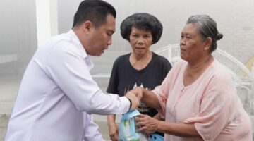 Rayakan Kemerdekaan, Lapas Lubuk Pakam Turun Langsung Bagikan Sembako ke Warga