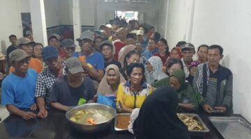 Ratusan Warga Ngantre di Dapur Umum GRIB Jaya Medan, Menikmati Makan Siang Gratis